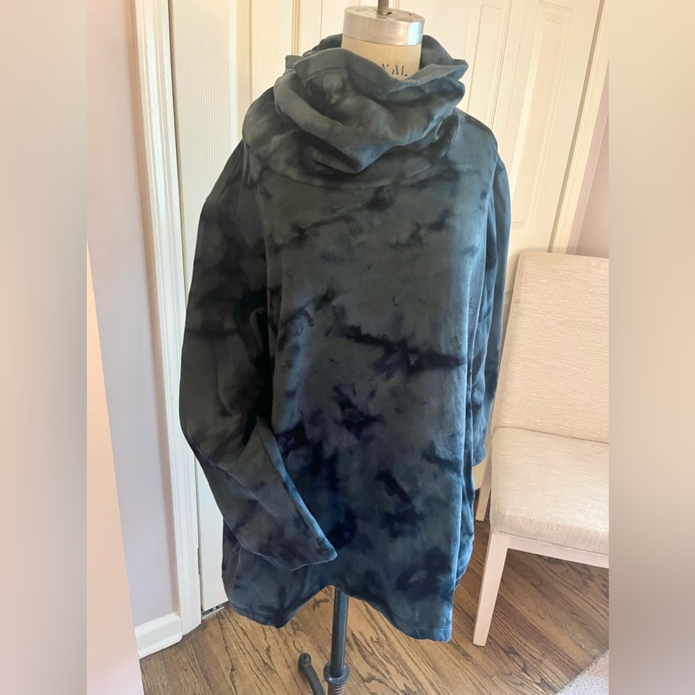 Cute bleach tied black / grey tunic sweatshirt XL